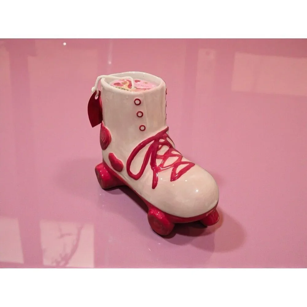 New Ceramic Pink / Red Valentines Day Heart Love Groovy Roller Skate Candle